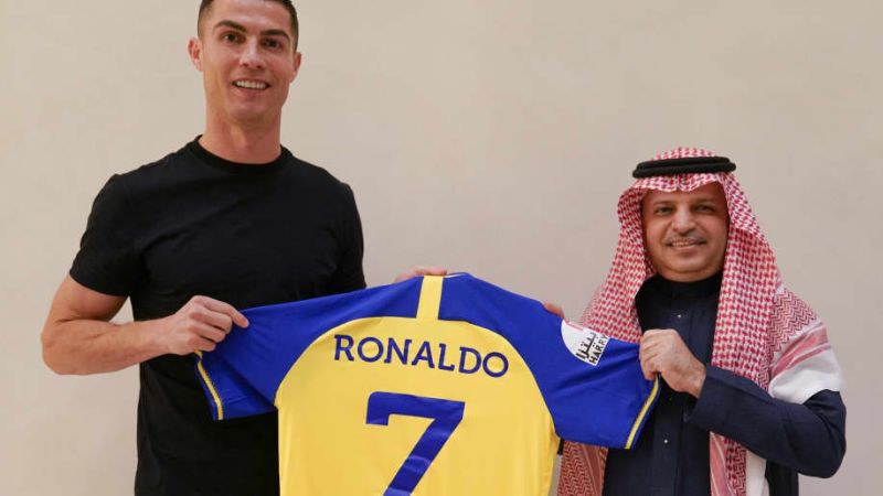 Cristiano Ronaldo gia nhập Al Nassr năm 2023